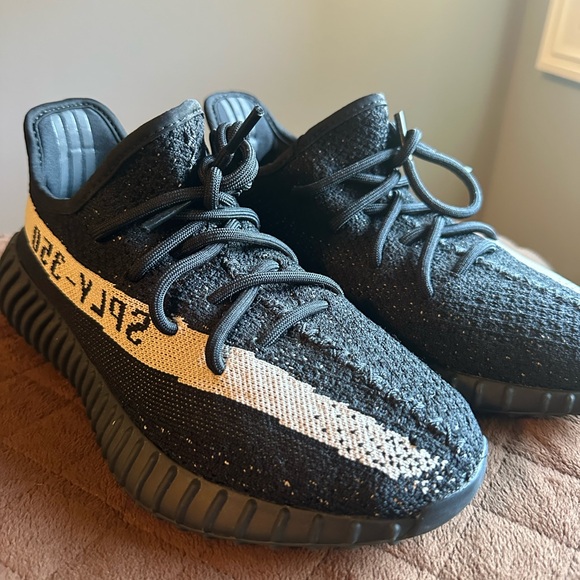 Adidas Yeezy Boost 350 V2 Black Sneakers - Picture 1 of 7